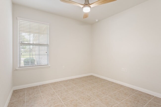 Building Photo - 215 Paint Creek Ln