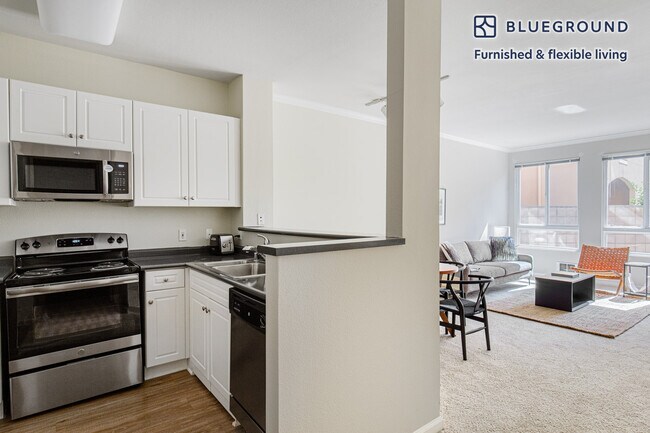 Building Photo - 295 E Evelyn Ave