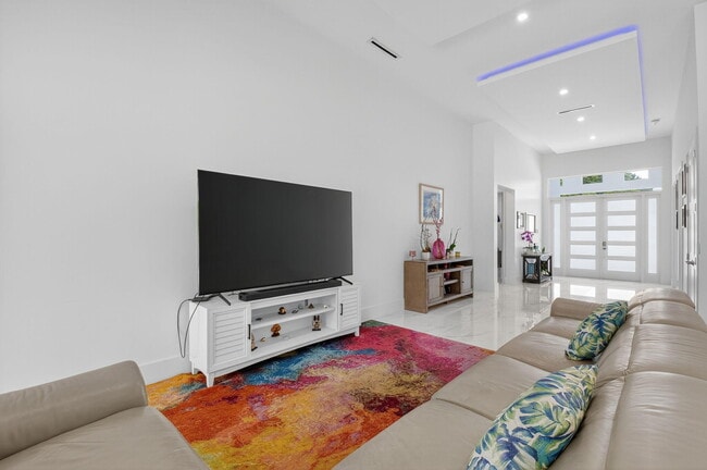 Building Photo - 711 NE 6th St