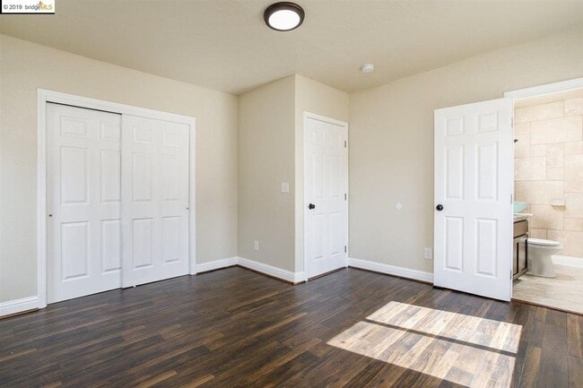 Building Photo - 106 Chanslor Ave