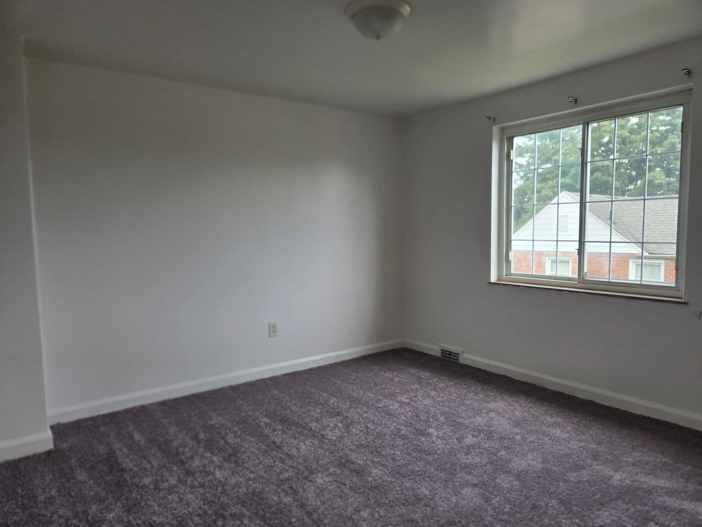 Building Photo - 335 Charles Ave