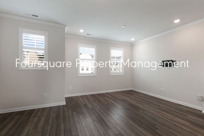 Building Photo - Stylish 3-Level Townhome with Bonus Suite, Deck & Garage – Near I-540 and Shopping