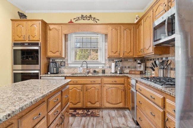 Building Photo - 4101 Lakeland Hills Dr