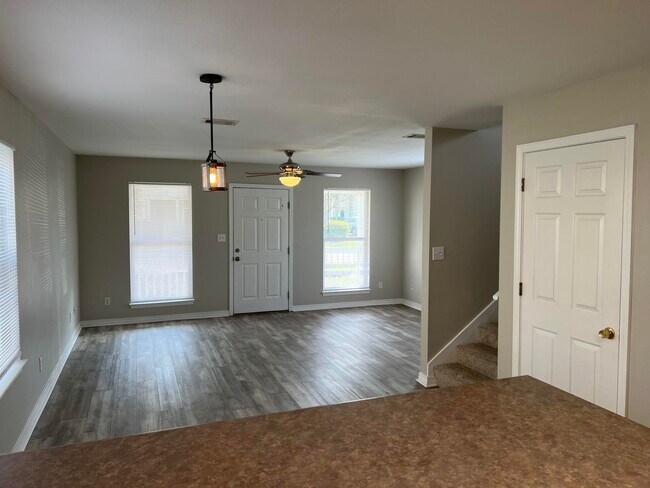 Building Photo - 9 Lantana Ct