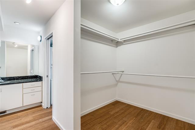 Building Photo - 4242 Buena Vista St