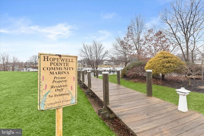 Building Photo - 304 Sweetbay Rd