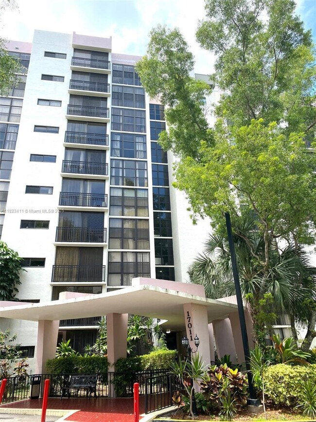 Building Photo - 17011 N Bay Rd