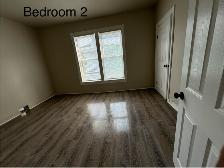 Building Photo - 12 S Wade Ave