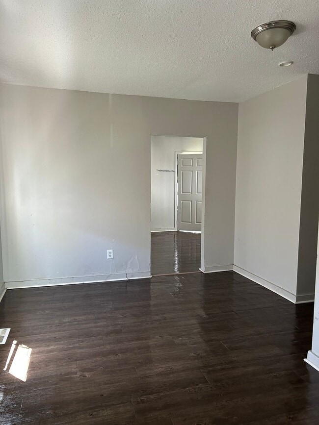 Building Photo - 3 bed 1 bath