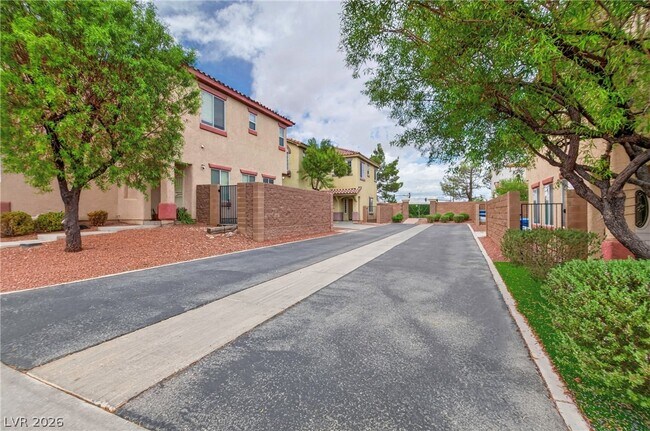 Building Photo - 10519 Allegrini Dr