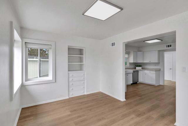 Building Photo - 6490 La Jolla Scenic S Dr