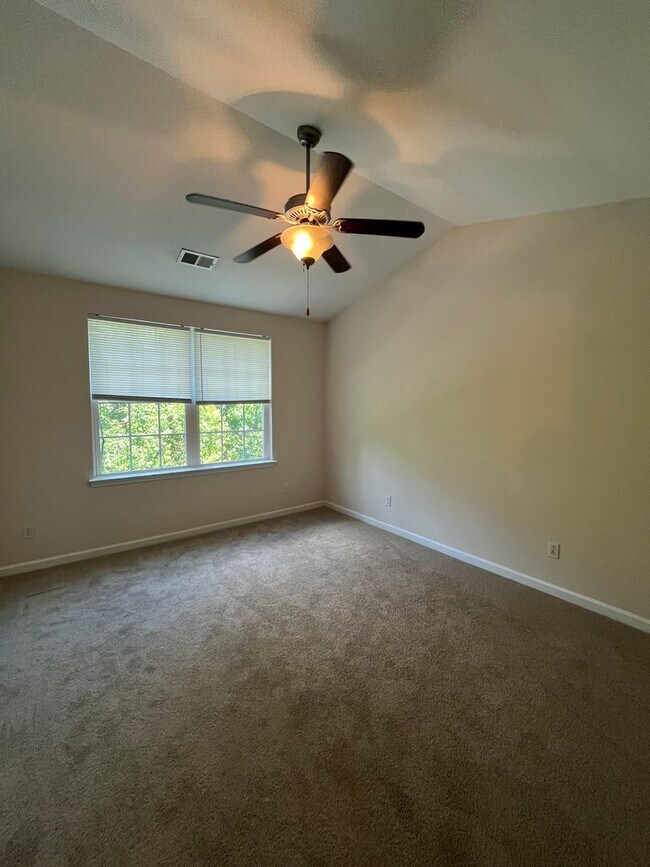 Building Photo - 479 Truman Dr