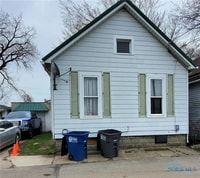 Building Photo - 21 Magyar St