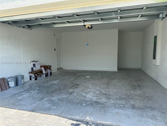 Building Photo - 5837 NW Sweetwood Dr