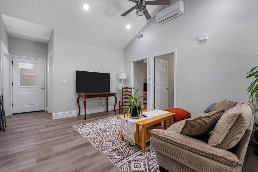 Building Photo - 15 Arapaho Trl