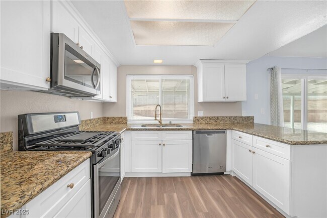 Building Photo - 727 Barrie Ct
