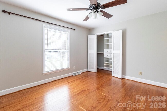 Building Photo - 6618 Castlegate Dr