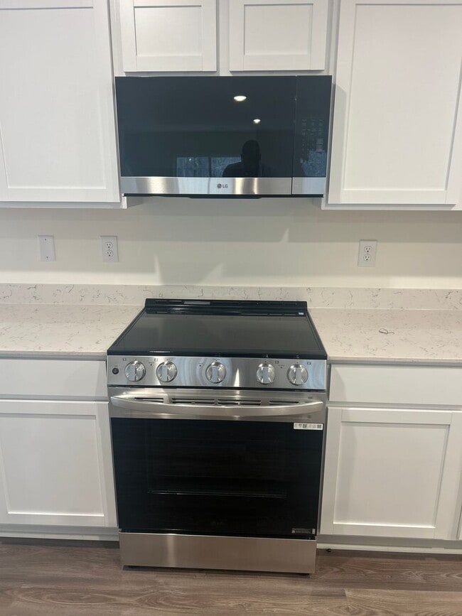 Building Photo - Brand new Townhome in Newton