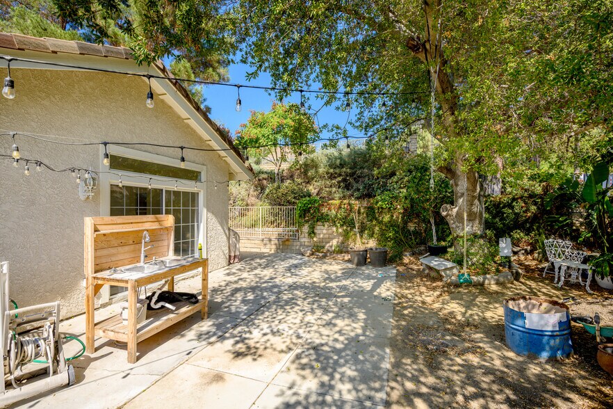 Building Photo - 27031 Benton Ct