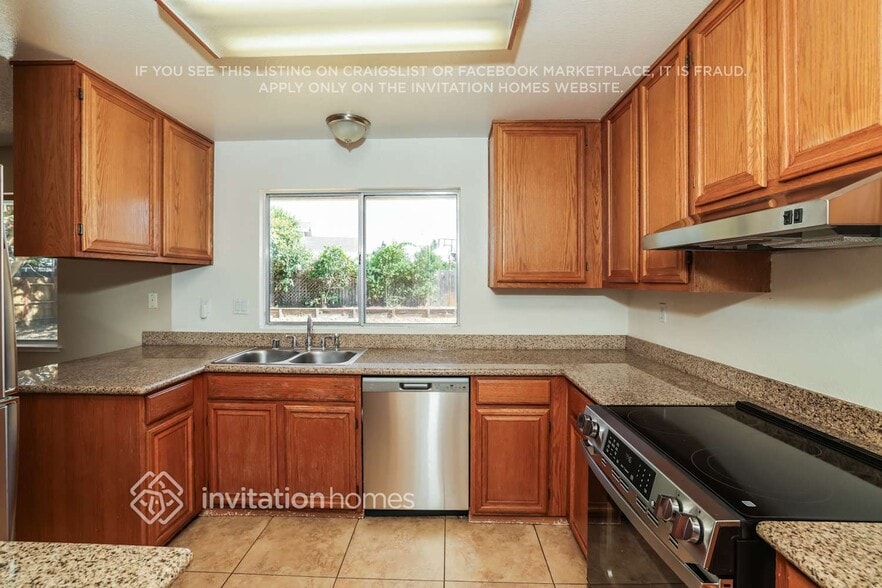 Building Photo - 4886 Birkdale Cir