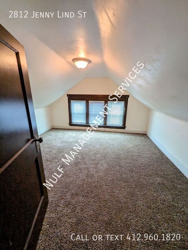 Building Photo - 2812 Jenny Lind St