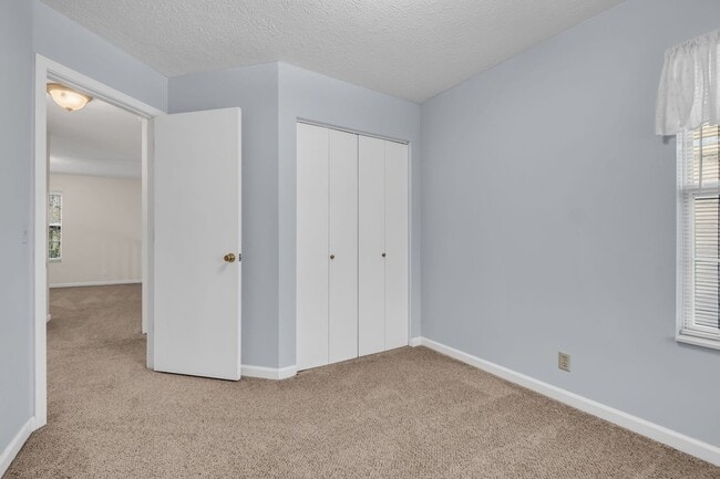 Building Photo - 5904 Colchester Dr