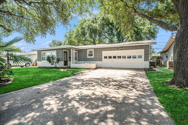 Building Photo - 6709 Fairway Dr