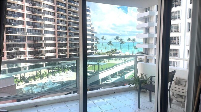 Building Photo - 5161 Collins Ave