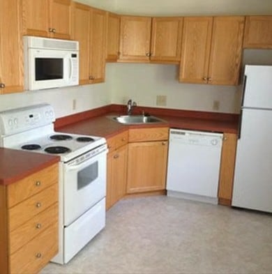 Building Photo - Twin Cedars