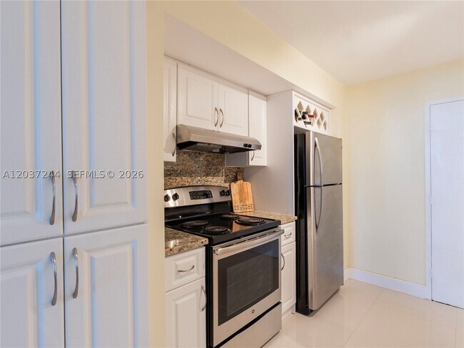 Building Photo - 5401 Collins Ave