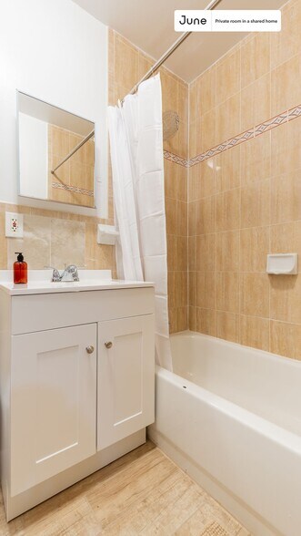 Building Photo - Room in Shared 4 bed/2 bath home