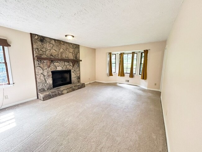 Building Photo - 2491 Annandale Dr