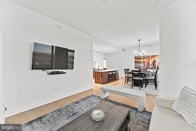 Building Photo - 1650 Silver Hill Dr