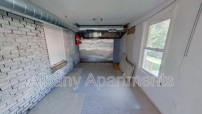 Building Photo - 4 Ten Eyck Ave