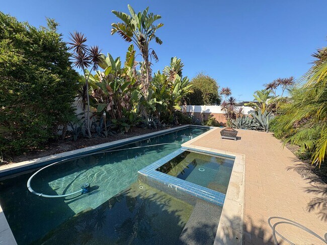Building Photo - 4945 Mt Alifan Dr
