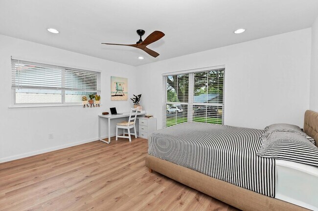 Building Photo - 8806 Ridgehill Dr