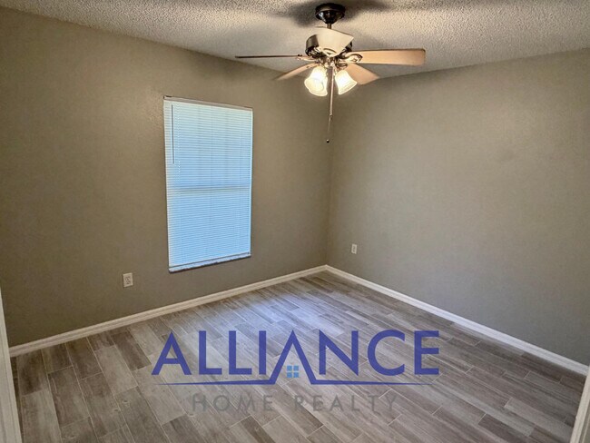 Building Photo - 546 Lancaster Ave