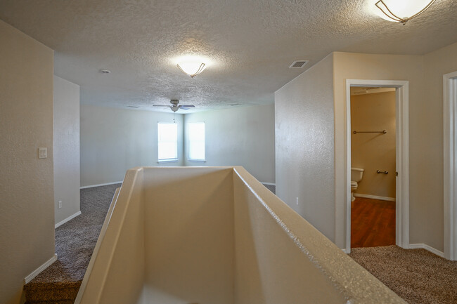 Building Photo - 6451 Shiprock Ct NE