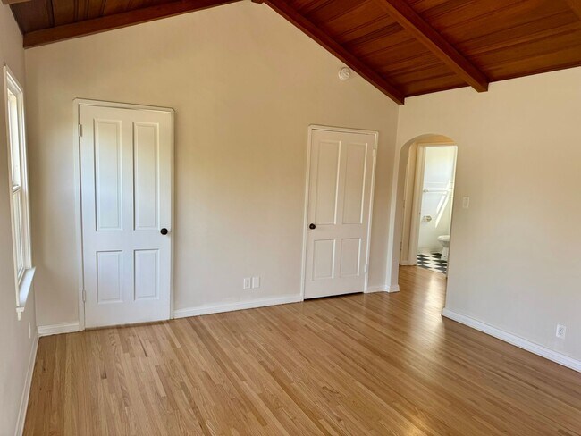Building Photo - 114