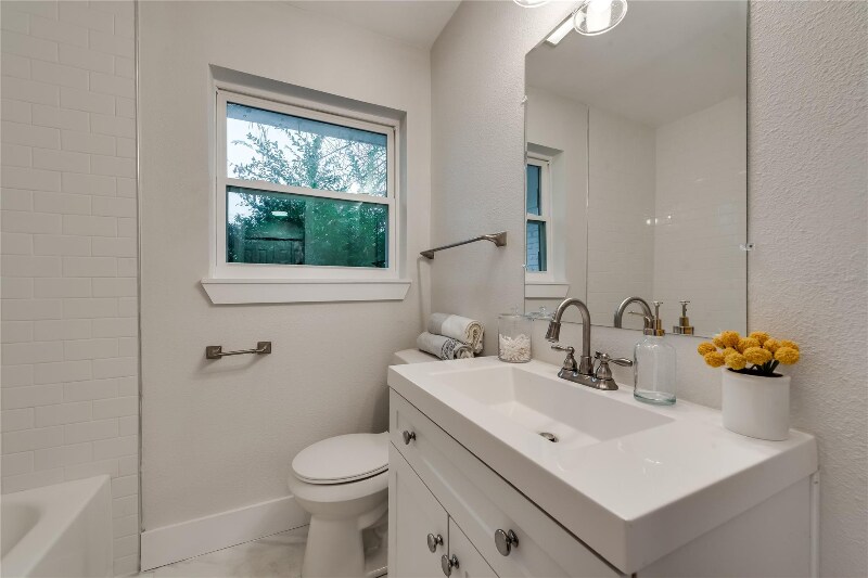 Building Photo - 1506 Hillcrest Dr