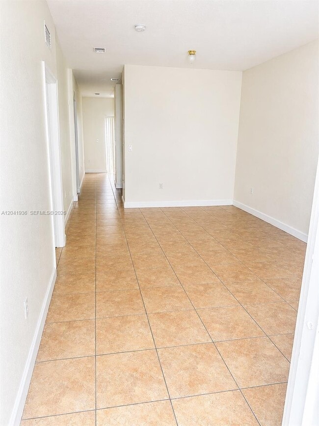 Building Photo - 1656 SE 29th Ct