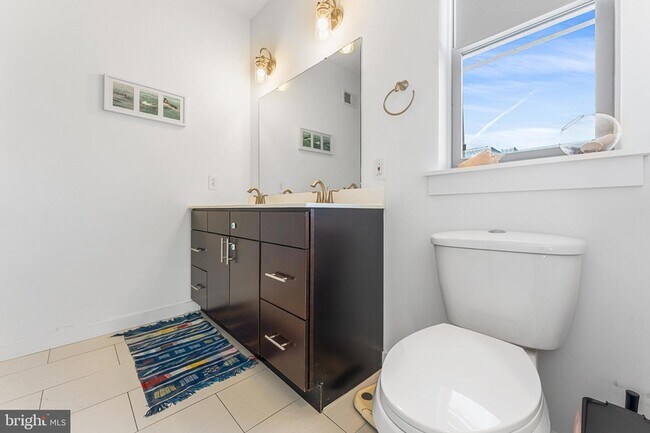 Building Photo - 2013 E York St