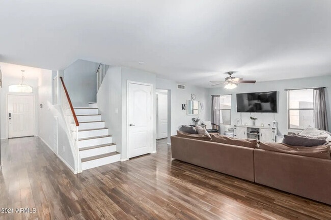 Building Photo - Surprise 4br With Pool