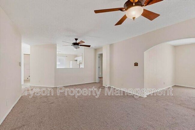 Building Photo - 3013 Taos Meadows Dr NE