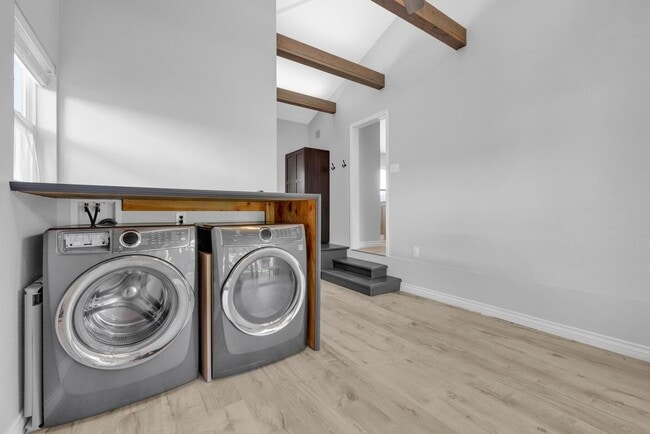 Building Photo - Charming Talmadge 2BR + Bonus Room