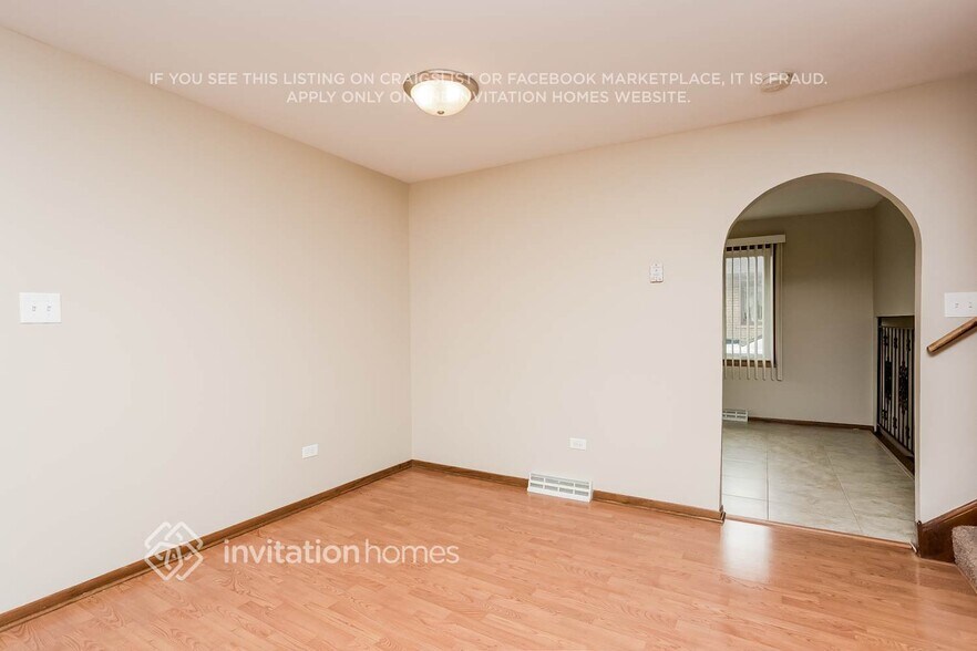 Building Photo - 8308 S 77th Ct