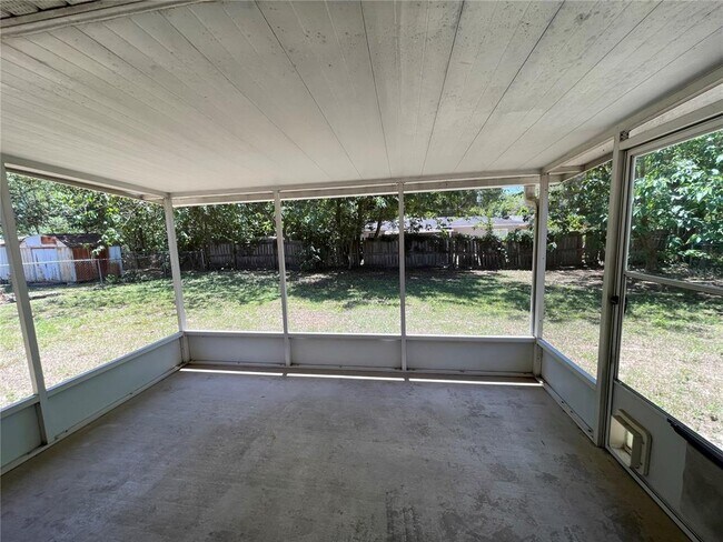 Building Photo - 6034 E Peach St