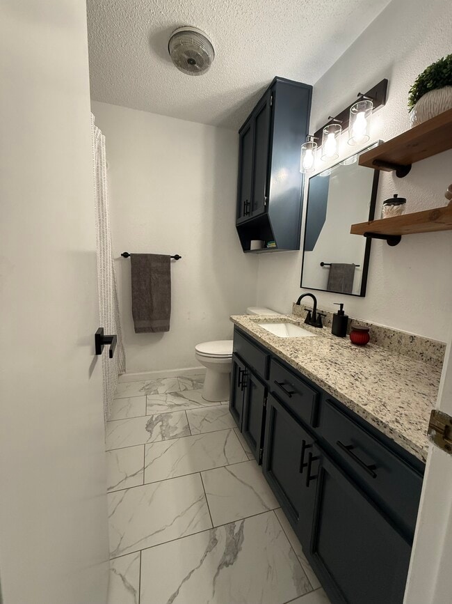 Building Photo - 3402 Azalea Dr