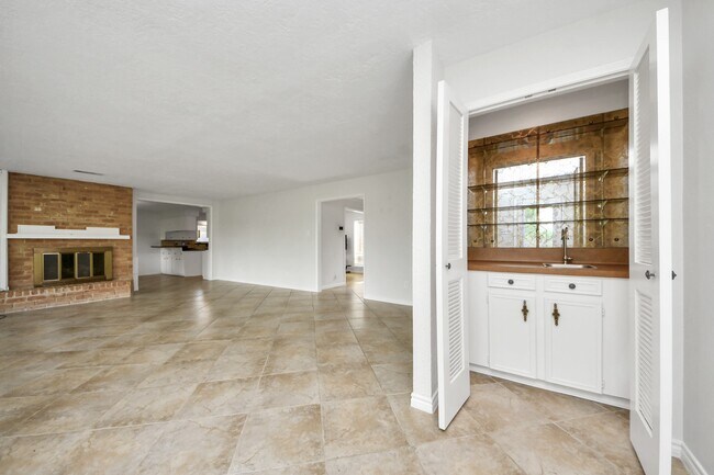 Building Photo - 3410 Crow Valley Dr