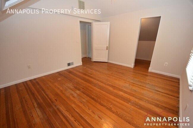 Building Photo - 33 Glen Ave